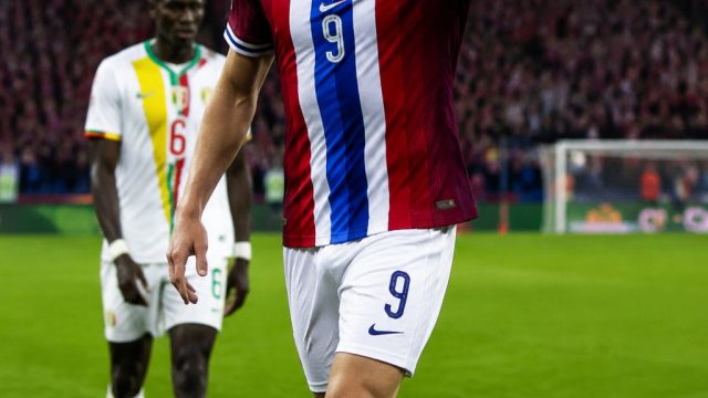 Erling Haaland Shines as Norway Edges Senegal in World Cup Thriller