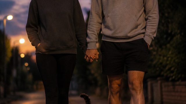 Unexpected Feline Visitor Joins Couple on Evening Stroll | daftar angka keluar macau 5d 2019, fukoun